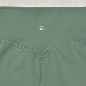NWOT Alyth Women's Sage Green Athletic Joggers size S